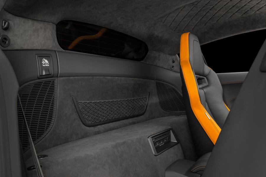 Интерьер Audi R8 V10 Plus Exclusive Edition 2016 года  (NA) (фото 6 из 10)